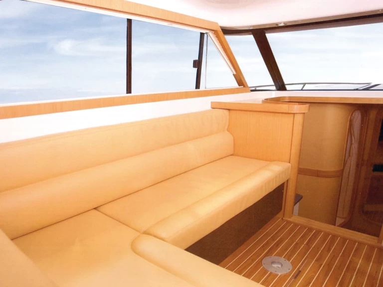 Bareboat Rental Motorboat FEATON with a boat licence