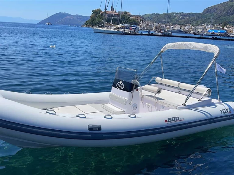 Yacht charter Les Issambres cheap 600