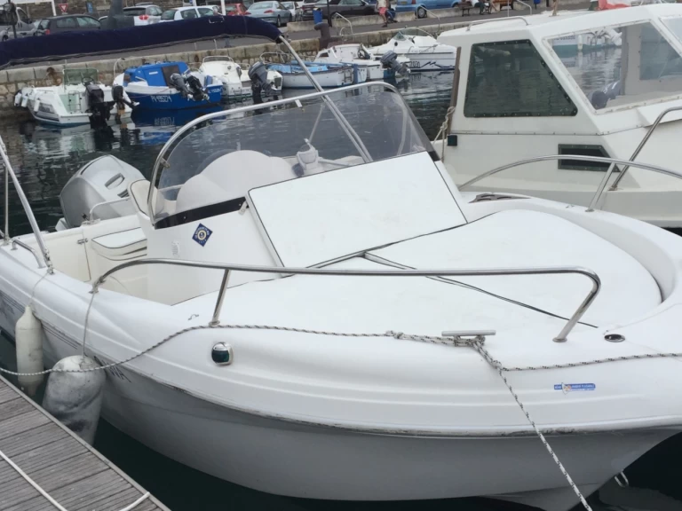 Motorboat for rent Portvendres at the best price