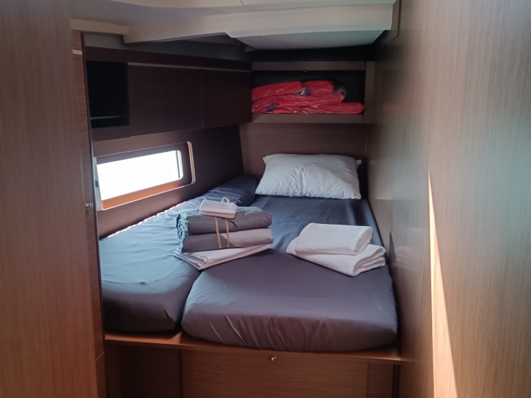 Rent a Bénéteau Oceanis 46.1 Lávrio