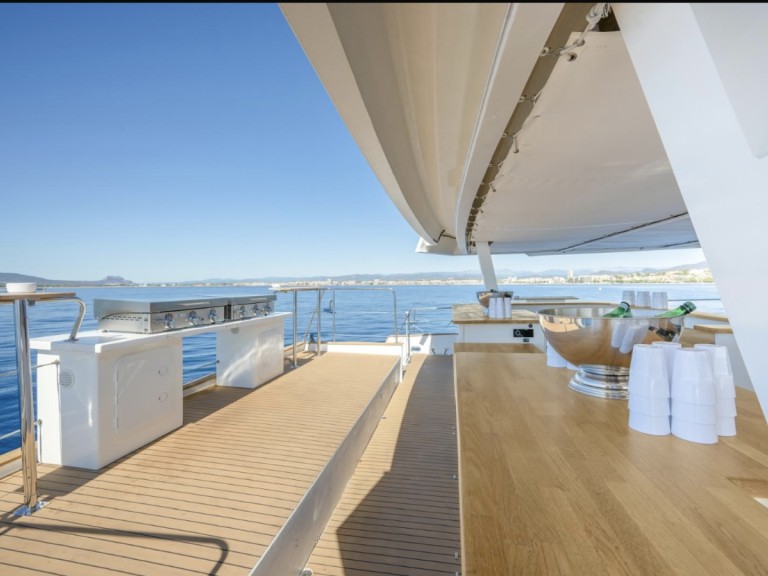 Catamarans Maxi in Old Port of Marseille on SamBoat
