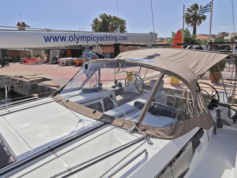 Yacht charter Lávrio cheap Sun Odyssey 410