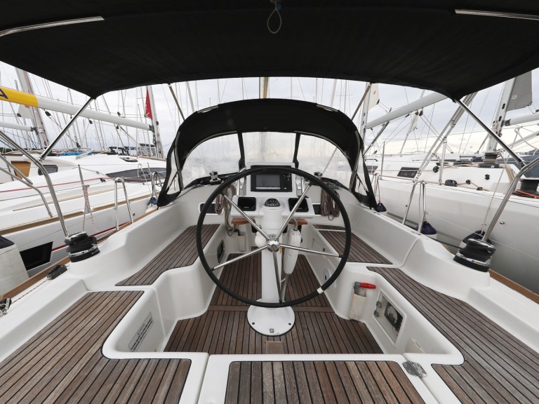 Yacht charter Šibenik cheap Oceanis 34