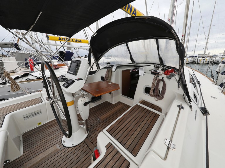 Boat rental Bénéteau Oceanis 34 in Šibenik on Samboat