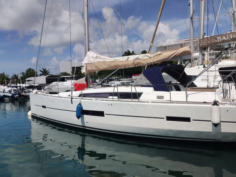 Dufour Dufour 500 Grand Large in Anse Marcel on SamBoat
