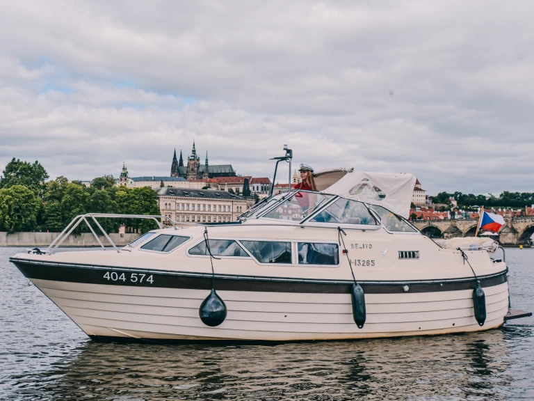 Boat rental Joda 7500 in Prague on Samboat