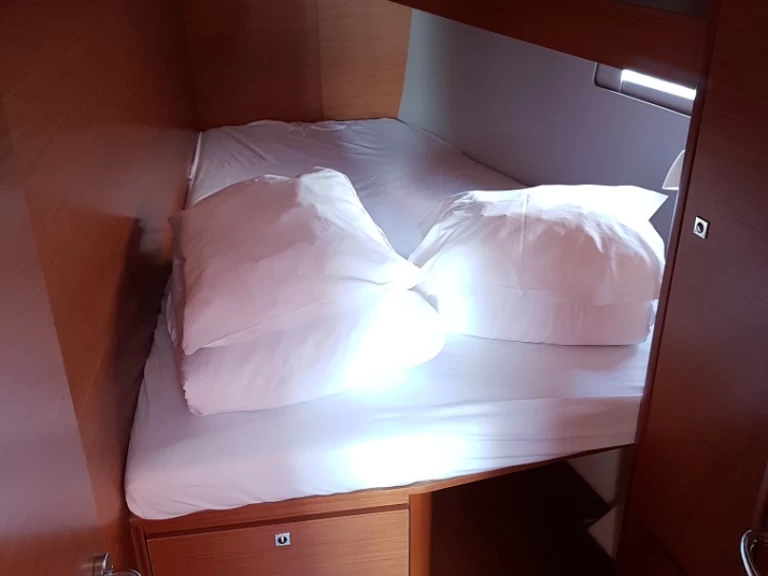 Bareboat Rental Sailboat Dufour with a boat licence