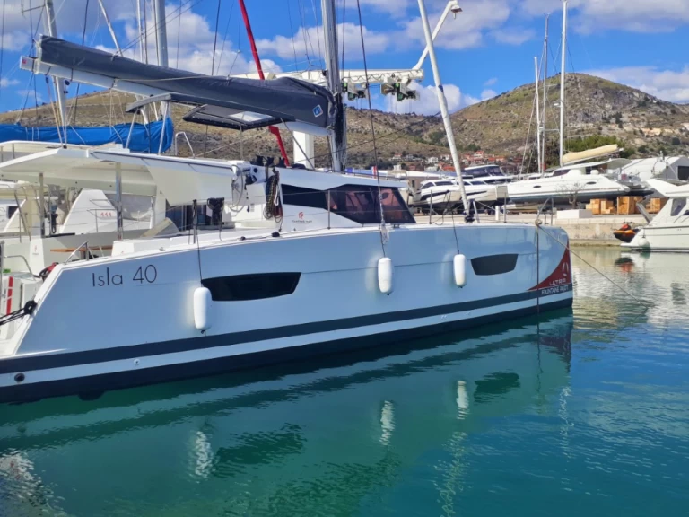 Fountaine Pajot Isla 40 in Le Marin on SamBoat