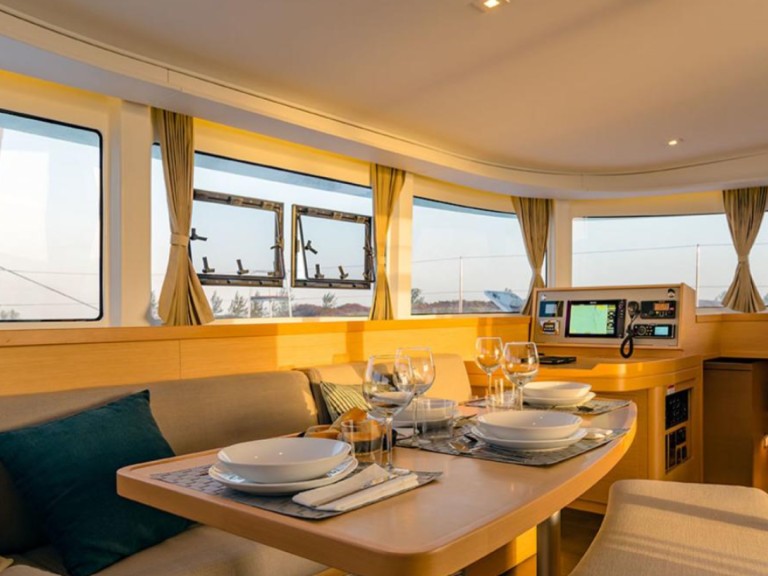 Boat rental Lagoon Lagoon 42 in Lefkáda on Samboat