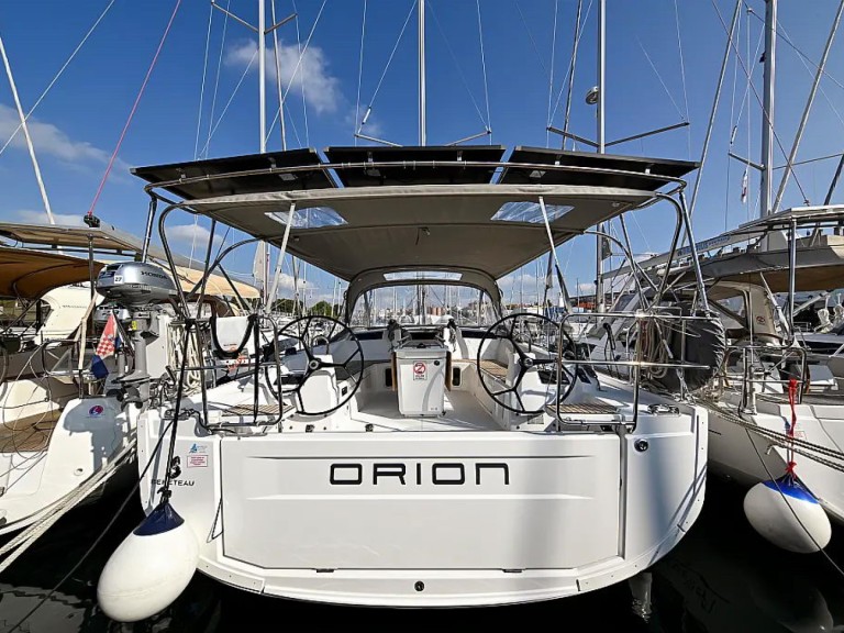 Rent a Bénéteau Oceanis 40.1 Zadar