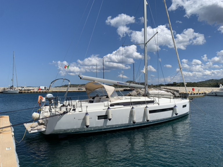 Boat rental Jeanneau Sun Odyssey 490 in Portisco on Samboat