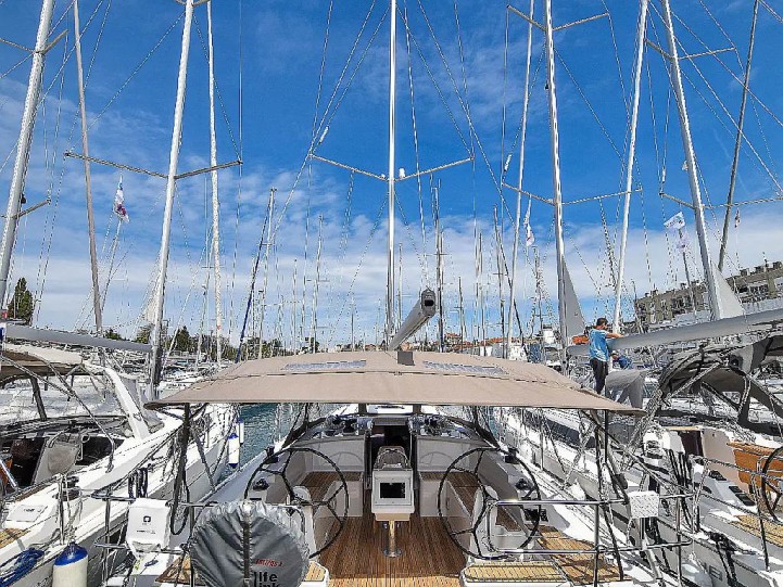 Yacht charter Zadar cheap Bavaria C42