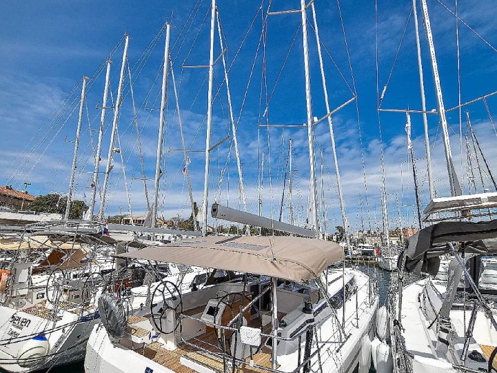 Sailboat rental in Zadar - Bavaria Bavaria C42