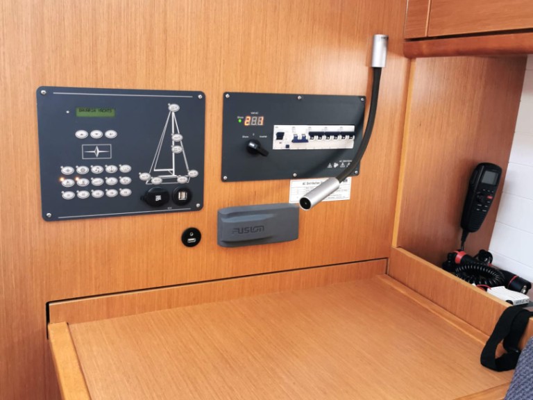 Bavaria Cruiser 41 in Punta Ala on SamBoat