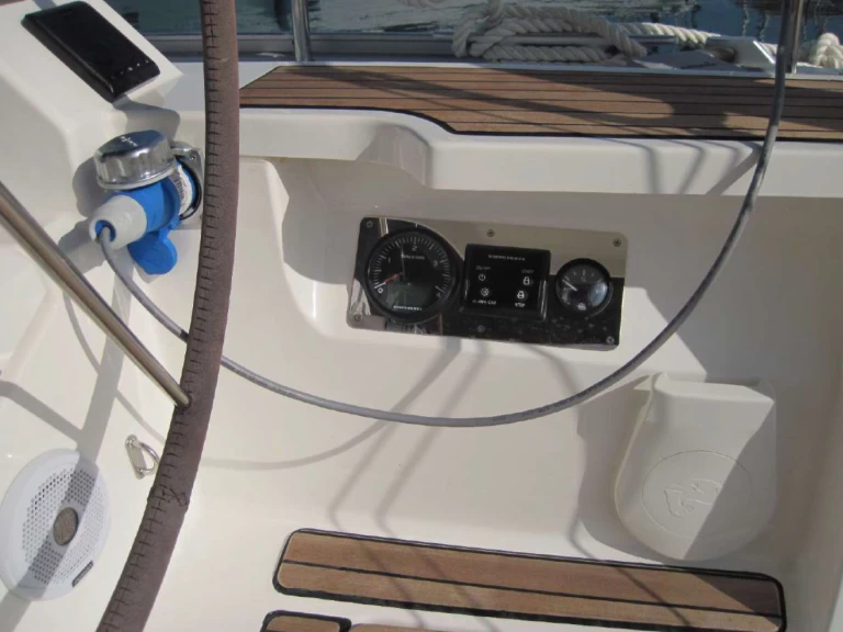 Sailboat for rent Capo d'Orlando at the best price