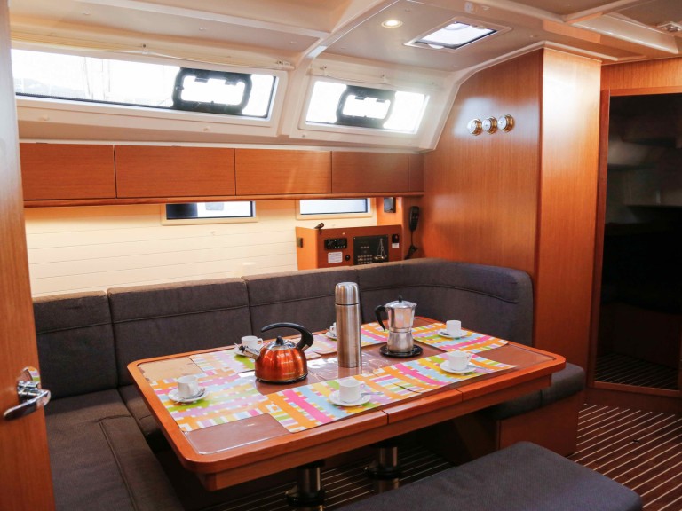 Yacht charter Portisco cheap Cruiser 46
