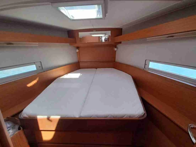 Dufour Dufour 430 charter bareboat or captained in  Rodi Garganico