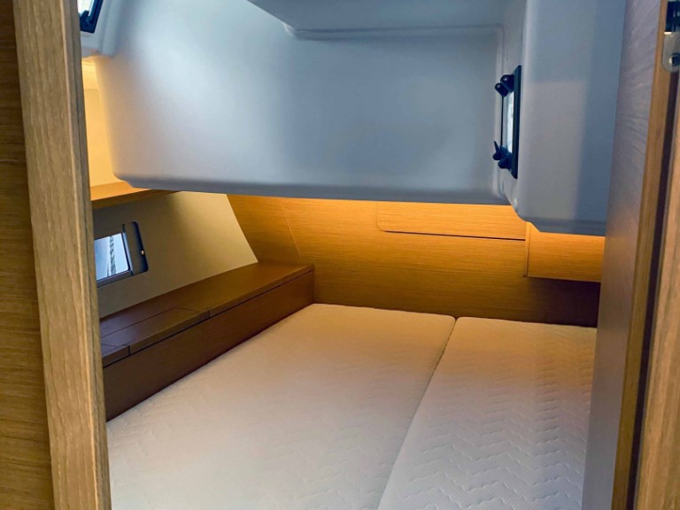 Yacht charter Agropoli cheap Dufour 470