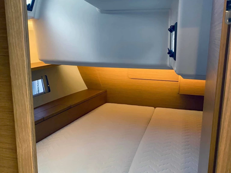 Yacht charter Agropoli cheap Dufour 470