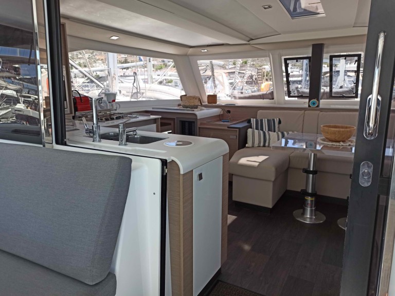 Fountaine Pajot Isla 40 in Paros (Island) on SamBoat