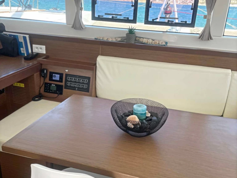 Yacht charter Paros (Island) cheap Lagoon 40