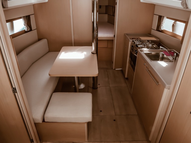 Yacht charter Punta Ala cheap Oceanis 38.1