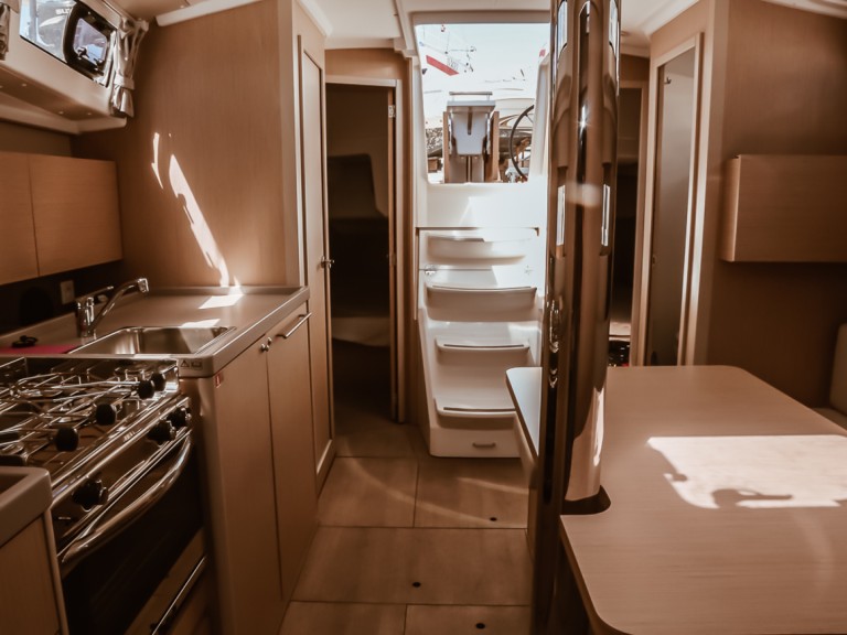 Boat rental Bénéteau Oceanis 38.1 in Punta Ala on Samboat