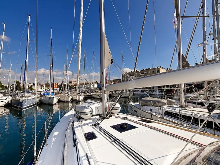 Rent a Bénéteau Oceanis 40.1 Zadar
