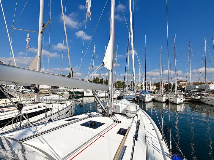 Yacht charter Zadar cheap Oceanis 40.1