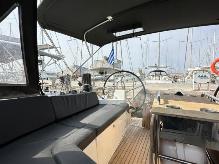 Yacht charter Alimos cheap Oceanis 40.1