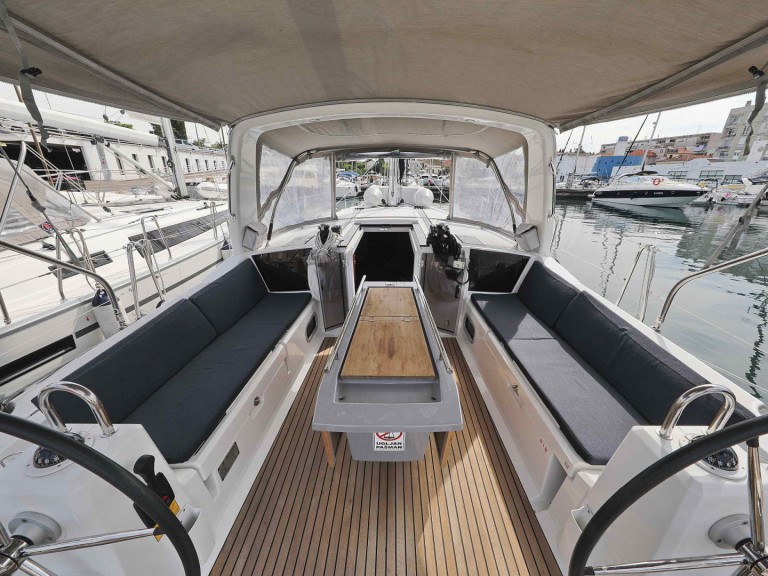 Boat rental Bénéteau Oceanis 41.1 in Zadar on Samboat