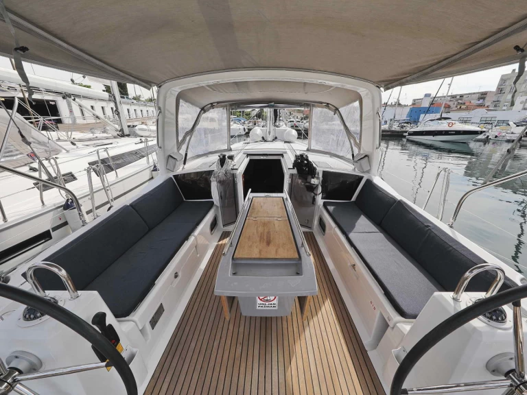 Boat rental Bénéteau Oceanis 41.1 in Zadar on Samboat