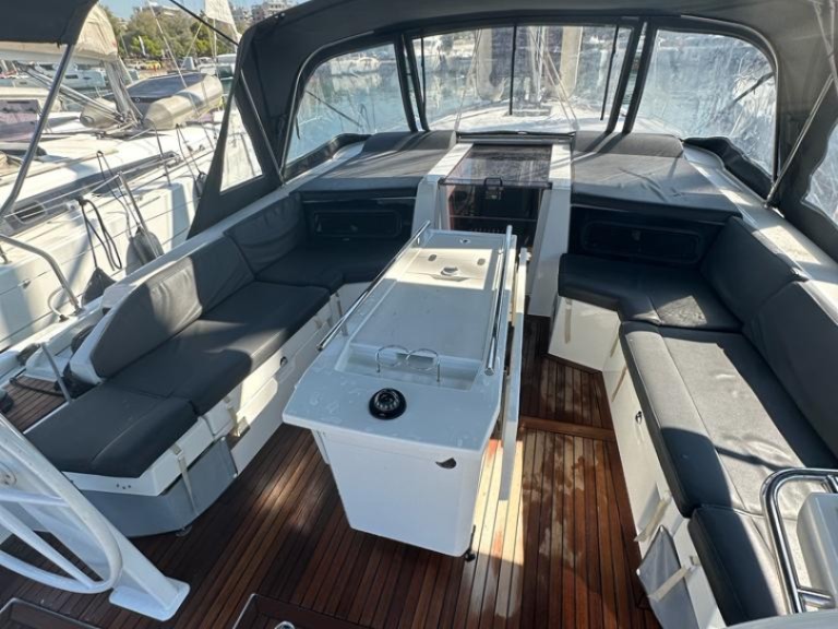 Bareboat Rental Sailboat Bénéteau with a boat licence