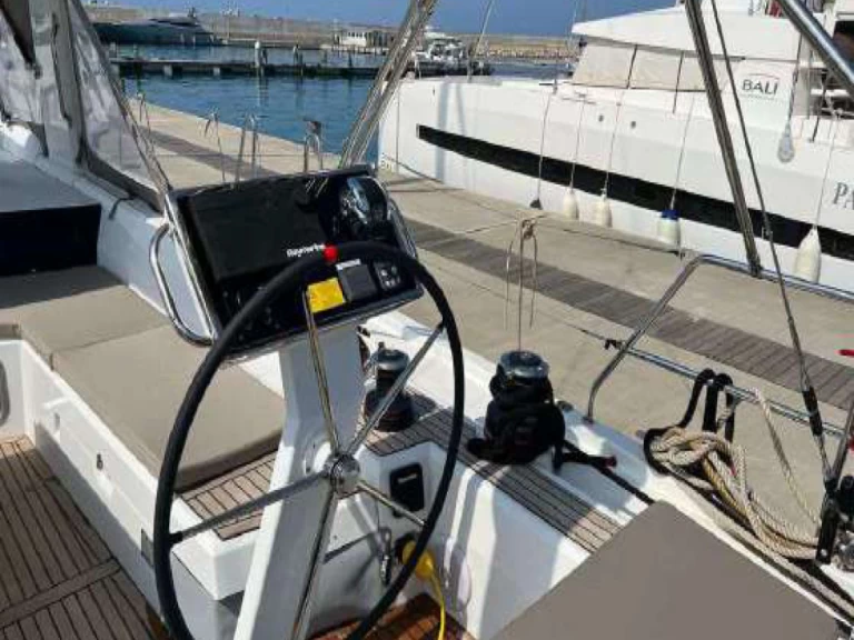 Bénéteau Oceanis 51.1 in Capo d'Orlando on SamBoat