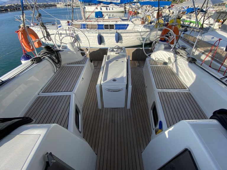 Rent a Jeanneau Sun Odyssey 410 Lefkáda