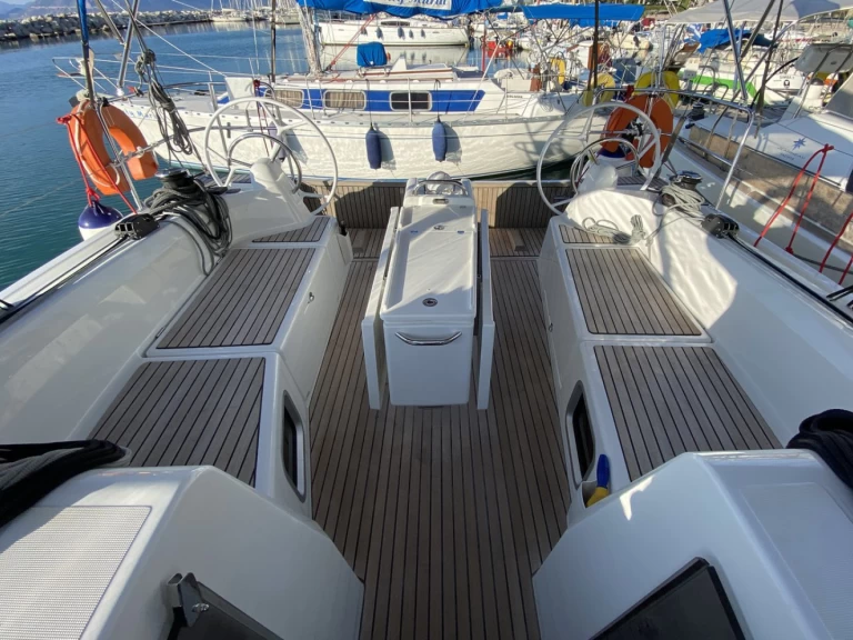 Rent a Jeanneau Sun Odyssey 410 Lefkáda