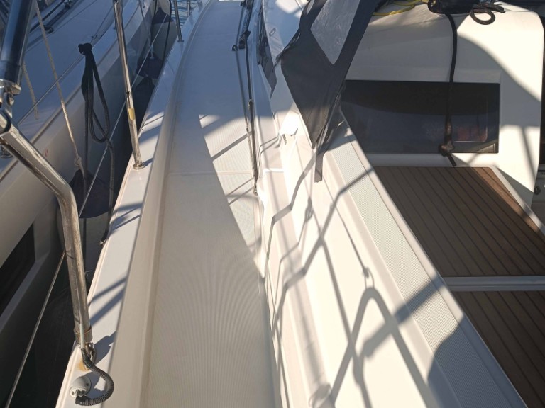 Jeanneau Sun Odyssey 440 in Gouvia on SamBoat