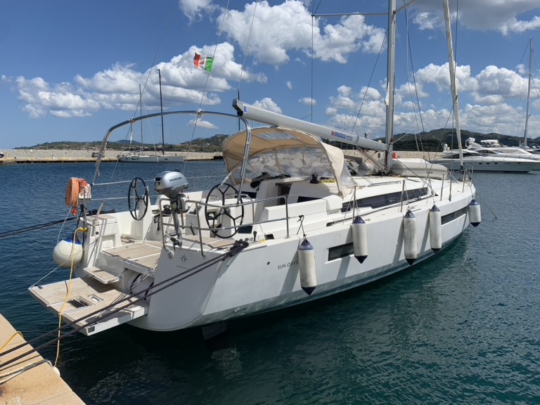 Sailboat rental with or without captain Jeanneau Portisco