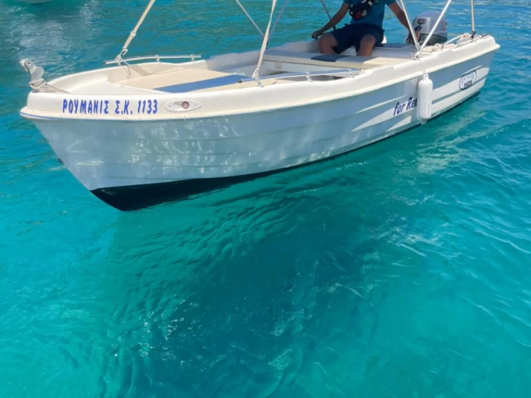 Boat rental En plo 4.70M in Palaiokastrítsa on Samboat