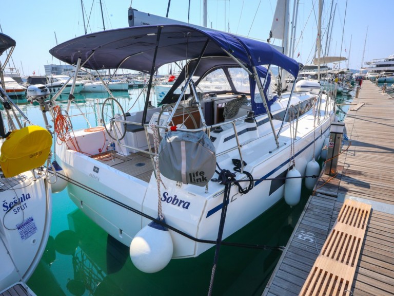 Bareboat Rental Sailboat Bavaria with a boat licence