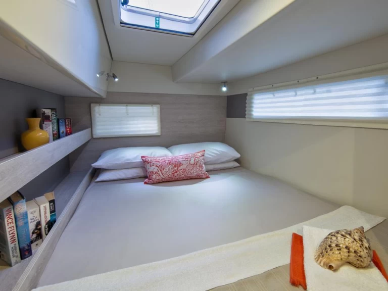 Yacht charter Préveza cheap Leopard 434 PC