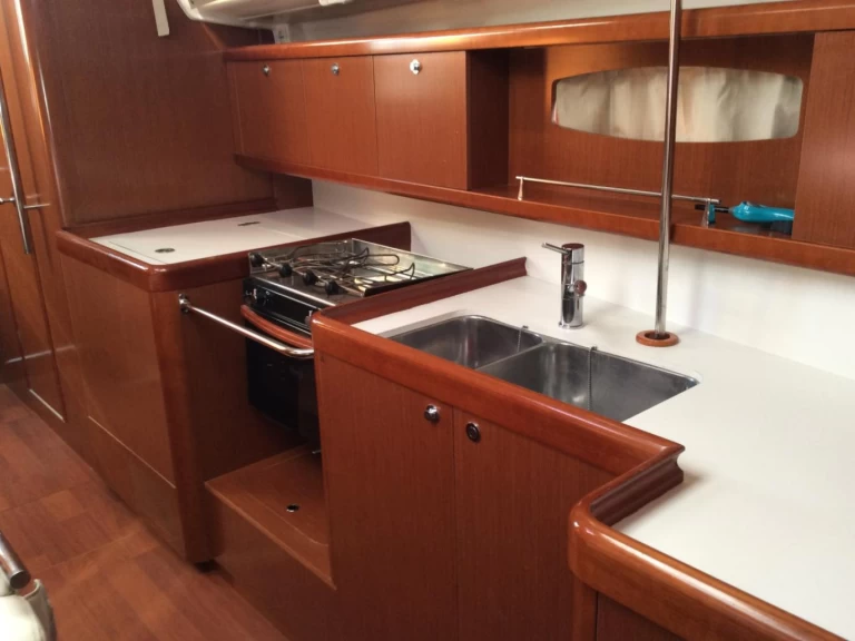 Sailboat rental with or without captain Bénéteau Alimos