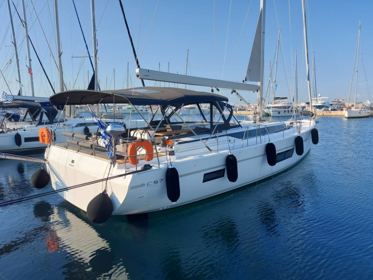 Boat rental Bavaria Bavaria C57 in Alimos on Samboat