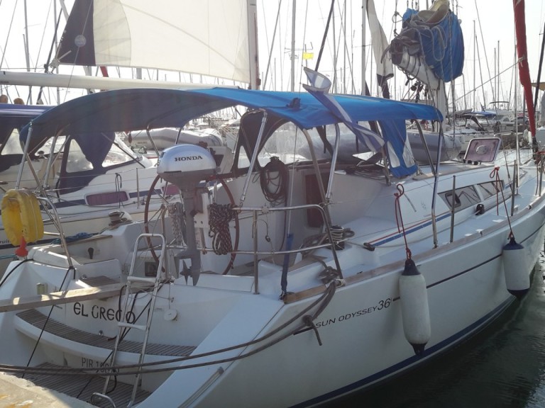 Jeanneau Sun Odyssey 36i in Alimos on SamBoat