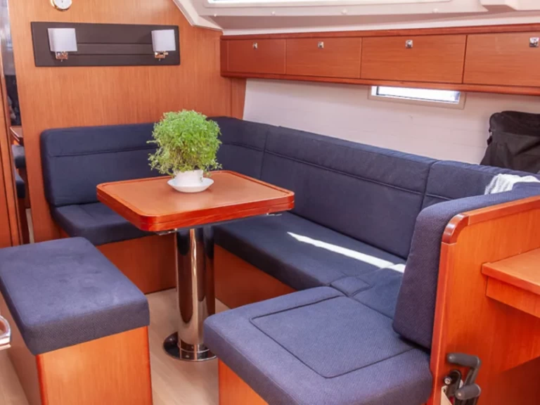 Boat rental Bavaria Cruiser 41 in Lefkáda on Samboat