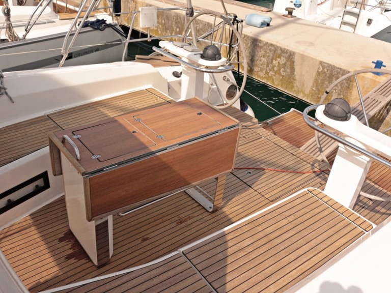Yacht charter Sukošan cheap Cruiser 45