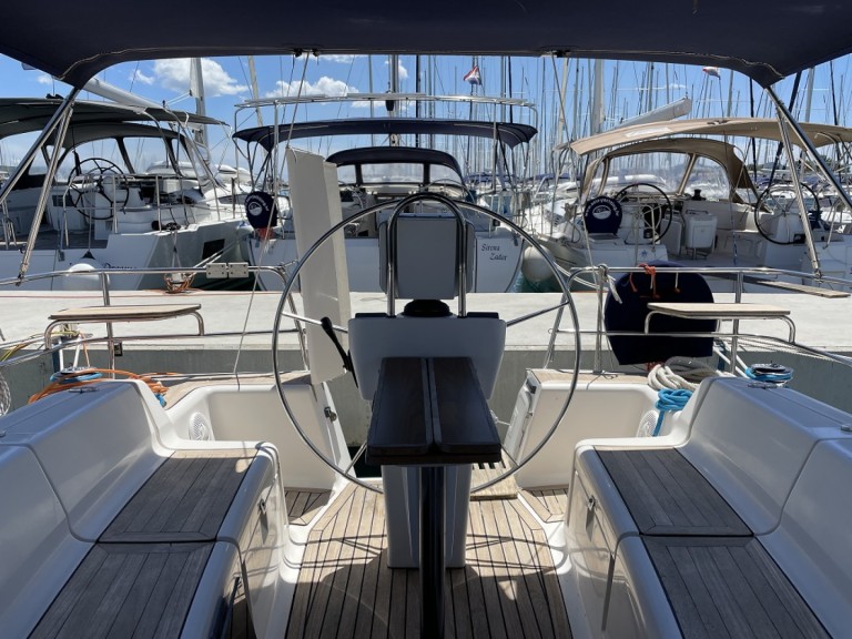 Boat rental Eminence Eminence 40 in Sukošan on Samboat