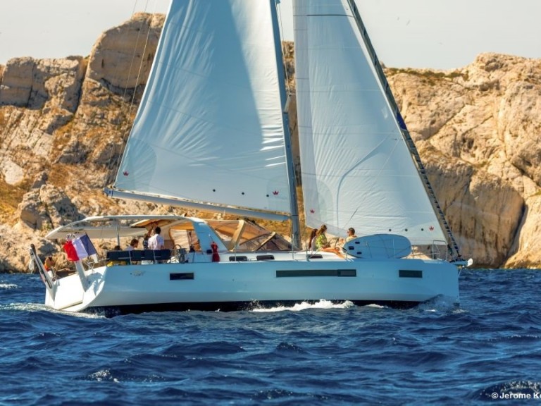 Rent a Jeanneau Sun Loft 47 Le Marin