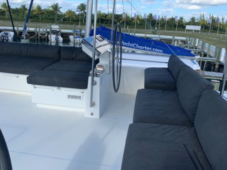 Lagoon Lagoon 620 in Ko Samui (Koh Samui) on SamBoat