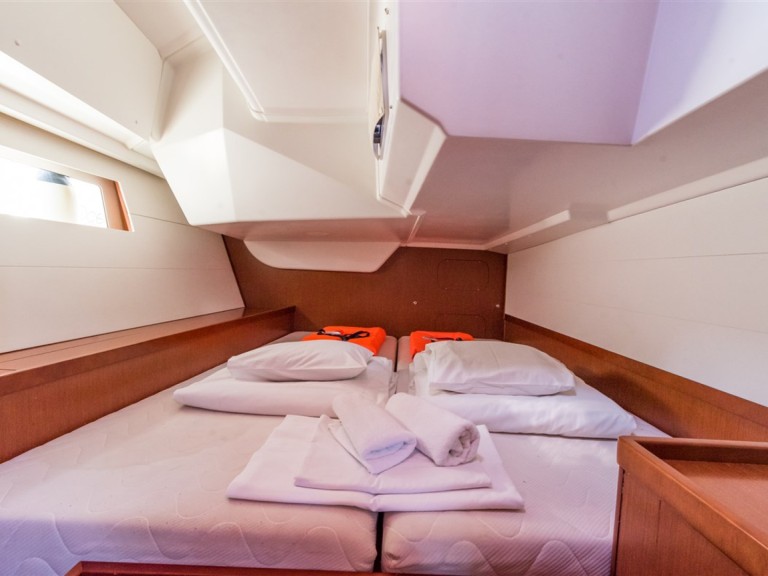 Bénéteau Oceanis 48 in Pomer on SamBoat